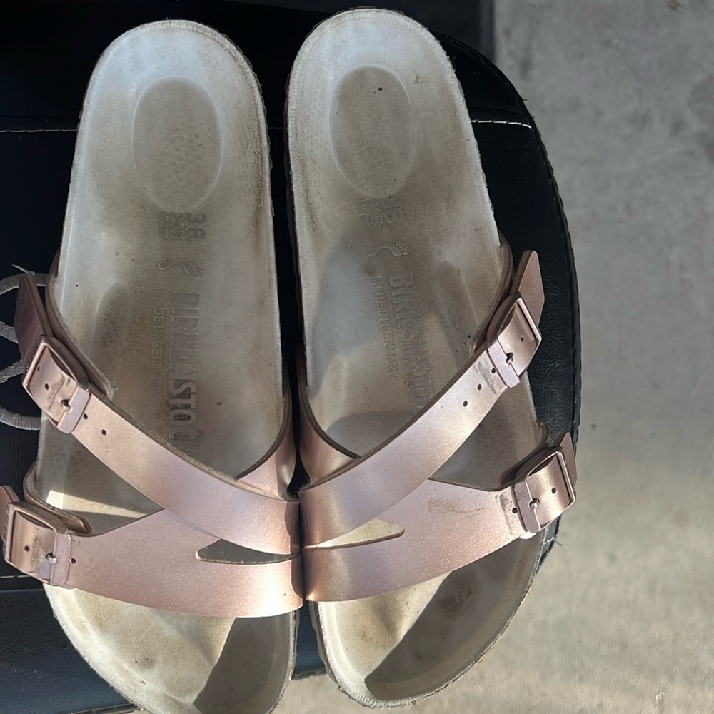 Birkenstock Sandals - Rose Gold✨